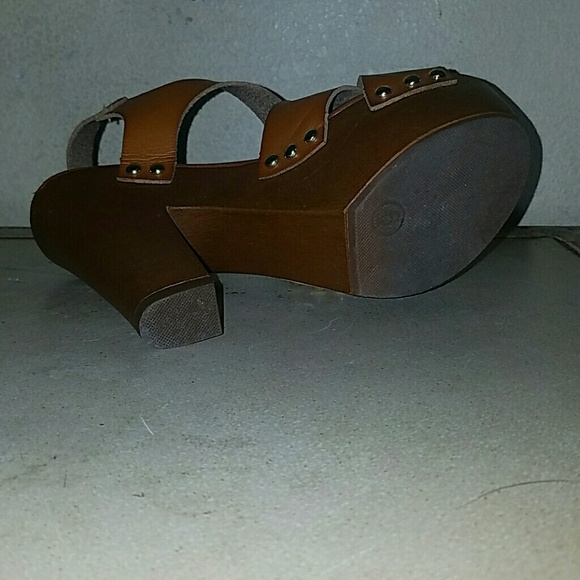 Mossimo Tan Heels - Picture 8 of 8